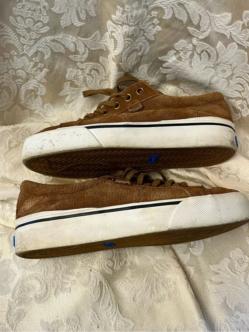 Keds jump kick